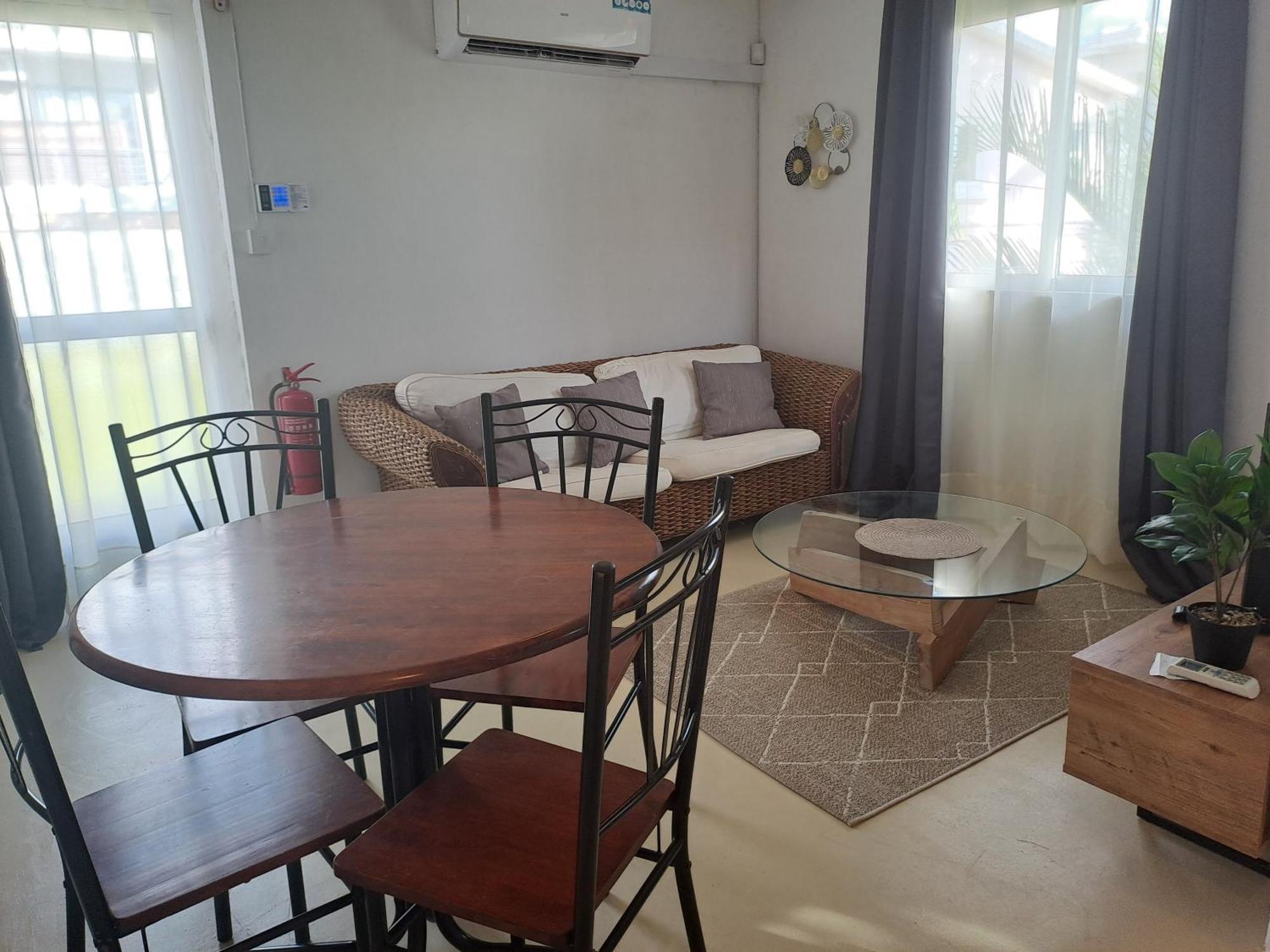 Appartement Paisible Avec Jardin & Piscine อัลบิออน ภายนอก รูปภาพ